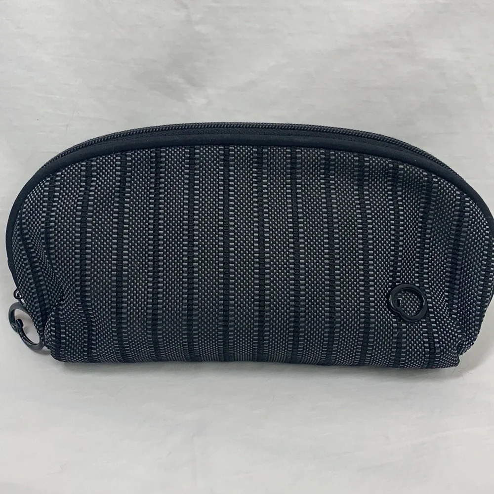 Oscar de la Renta Set of Two Small Cosmetic Bags-Black Silk/Cotton